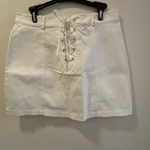 Forever 21 white mini NWOT - Picture 2 of 5